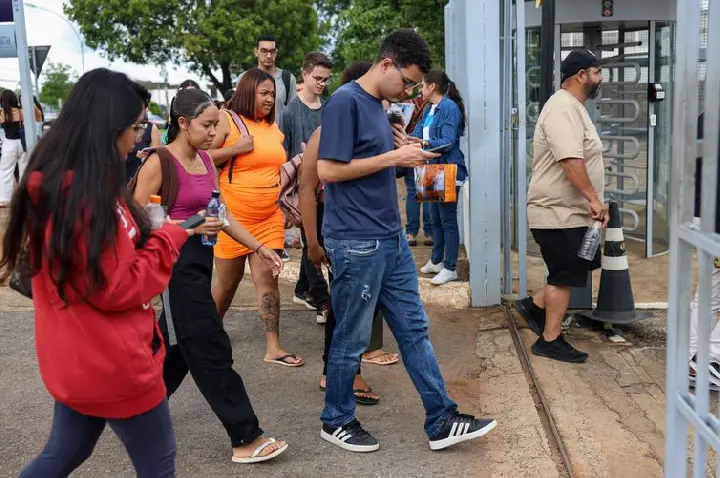 Enem 2025: portões são fechados em todo o Brasil