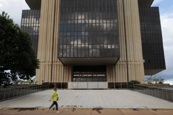 Estimativas do mercado para inflação e PIB permanecem estáveis