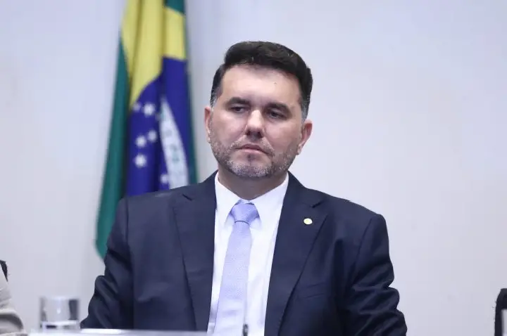 Pedido de vista adia votação do Plano Nacional de Educação