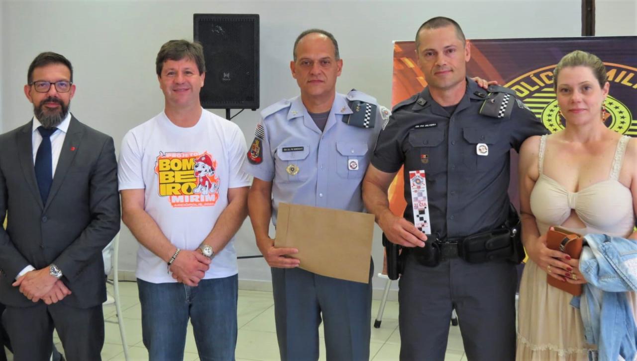 HOMENAGEM AOS POLICIAIS DESTAQUES EM SUAS MISSÕES EM AREIÓPOLIS