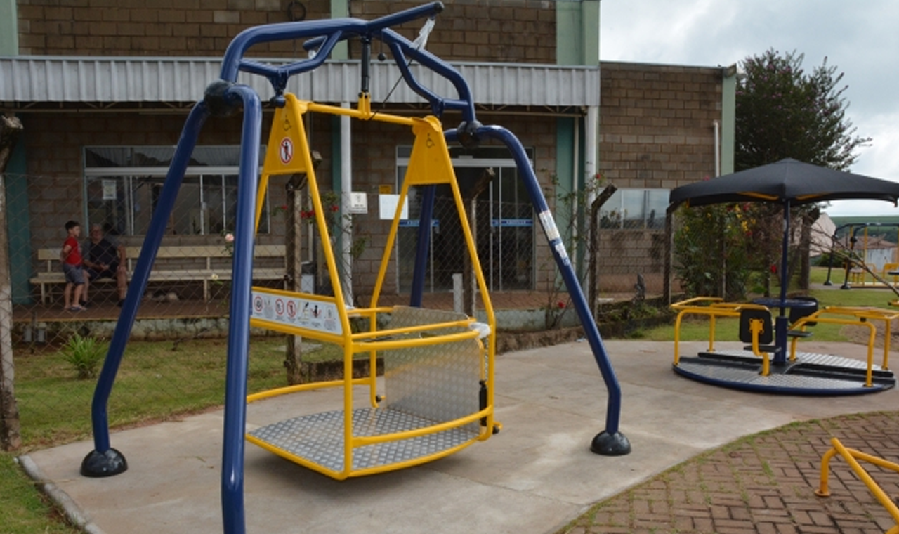Município recebe playground adaptado