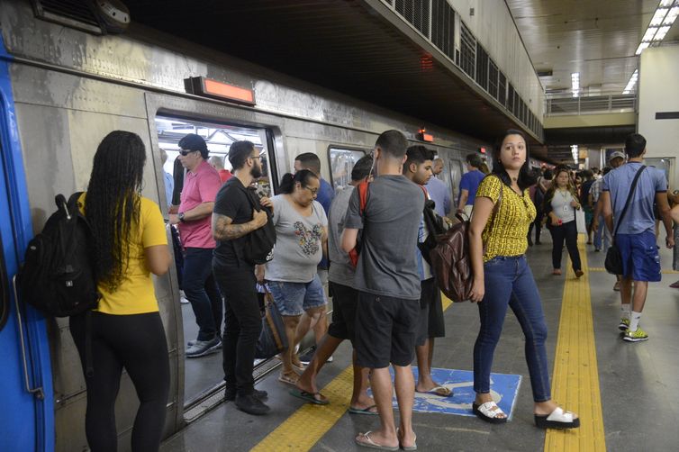 Metrô do Rio resolve problema de sinalização e trens voltam a operar
