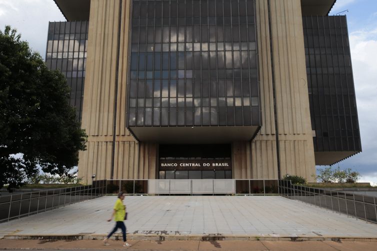 Estimativas do mercado para inflação e PIB permanecem estáveis