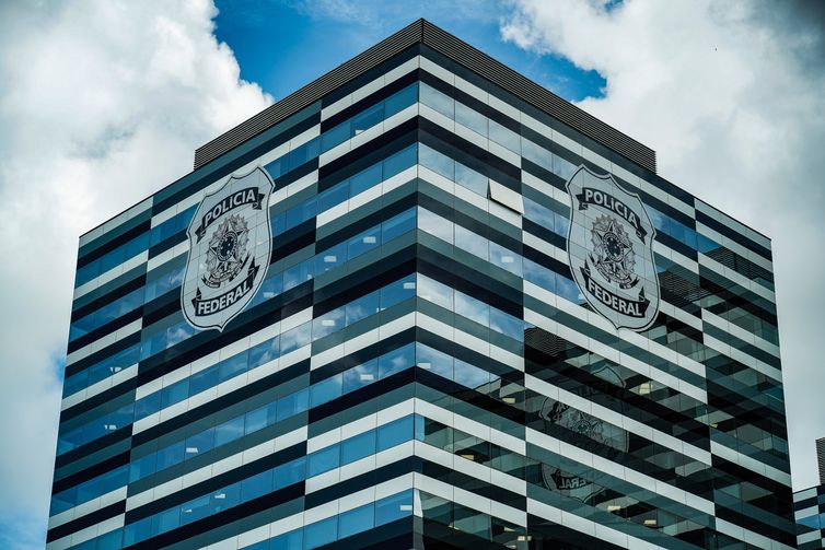 PF cumpre mandados de busca sobre fraude em licitação em São Sebastião