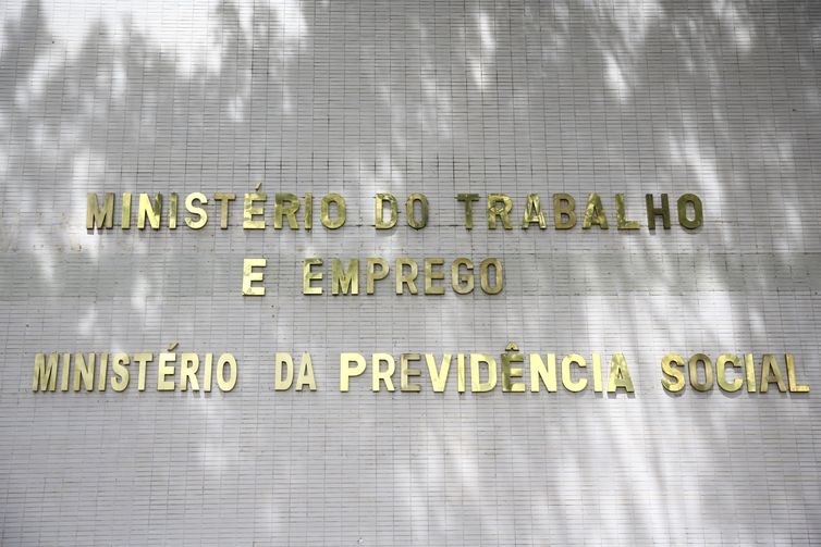 Prazo para contestar descontos indevidos do INSS ​termina dia 14