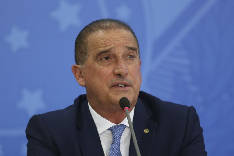 Problemas com descontos era recorrente, diz ministro de Bolsonaro