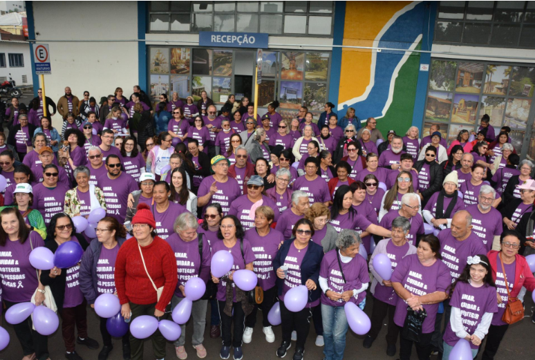 Caminhada marca encerramento do Junho Violeta em Lençóis