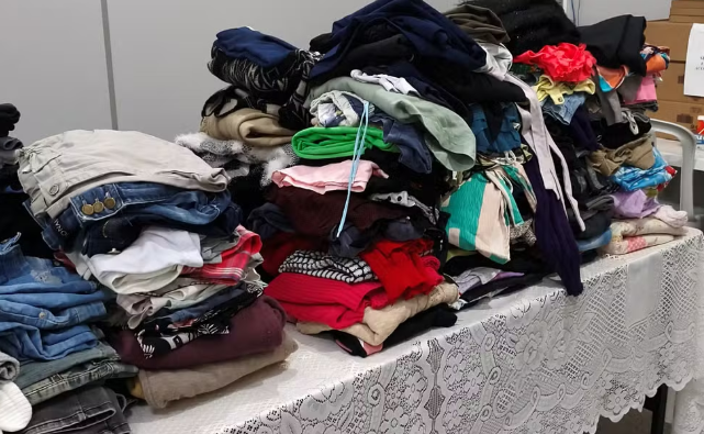 Campanha do Agasalho segue arrecadando roupas e cobertores em Bauru; veja como ajudar