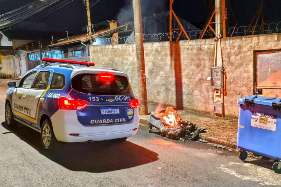 Incêndios em contentores causam prejuízo de R$ 40 mil e acendem alerta em Lençóis Paulista