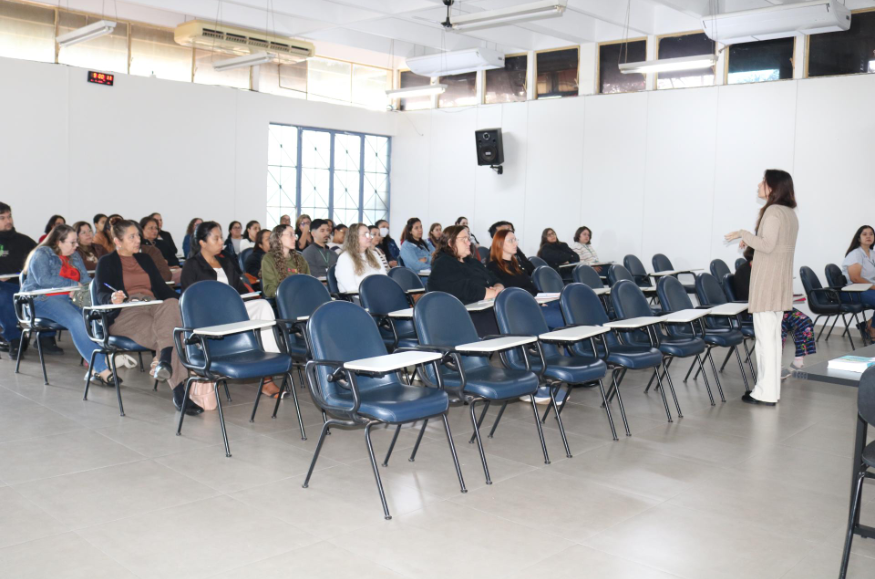 Formação fortalece equipes administrativas e melhora atendimento nas escolas municipais