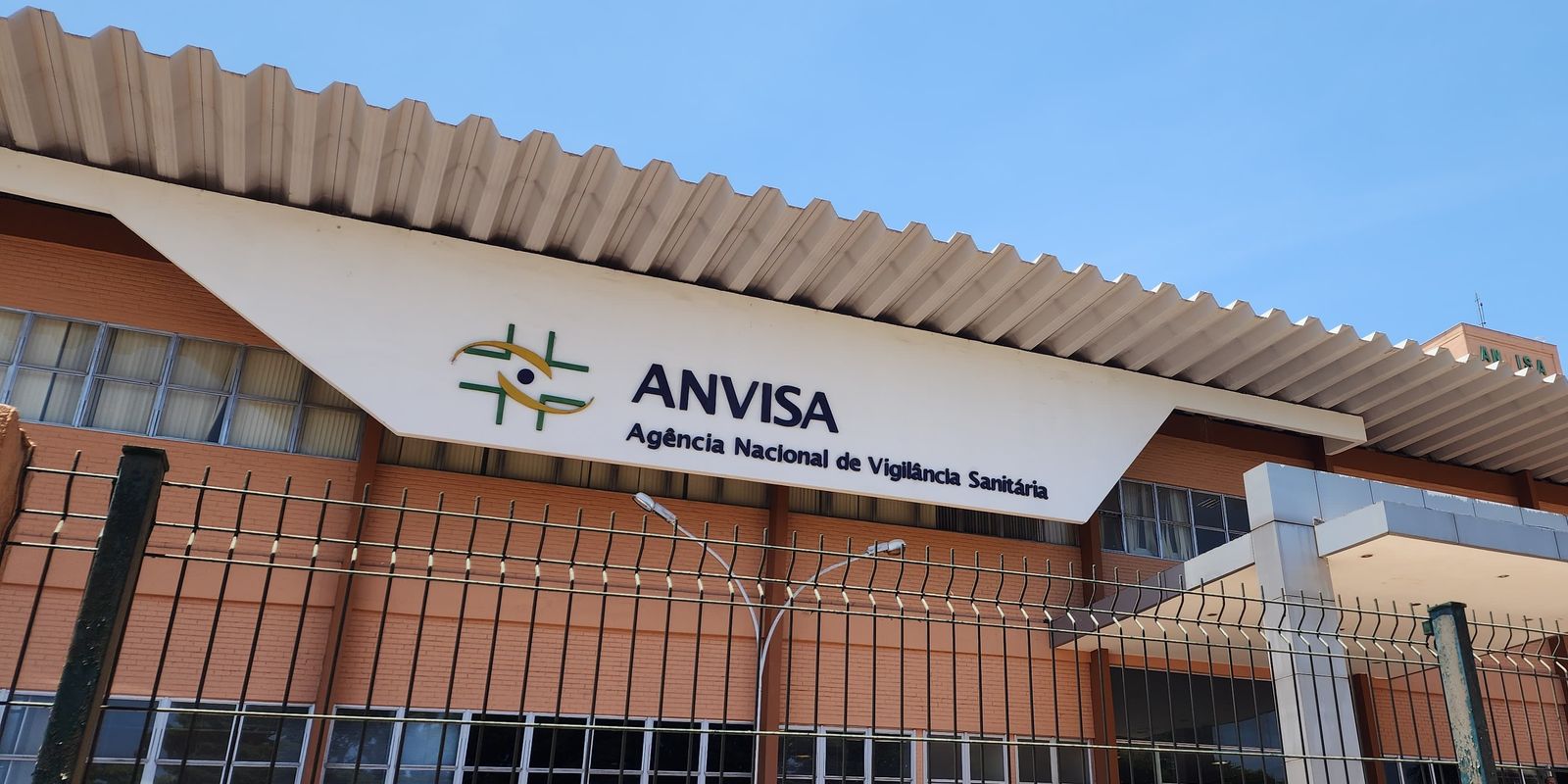 Cosméticos sem registro têm fabricação e venda proibidas pela Anvisa