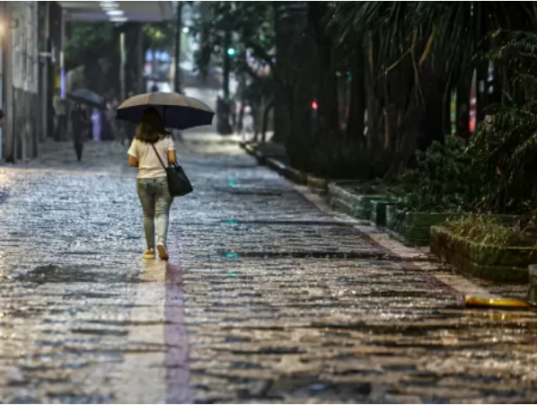 Inmet alerta para chuva forte, ventos e granizo em Bauru e região nesta segunda-feira