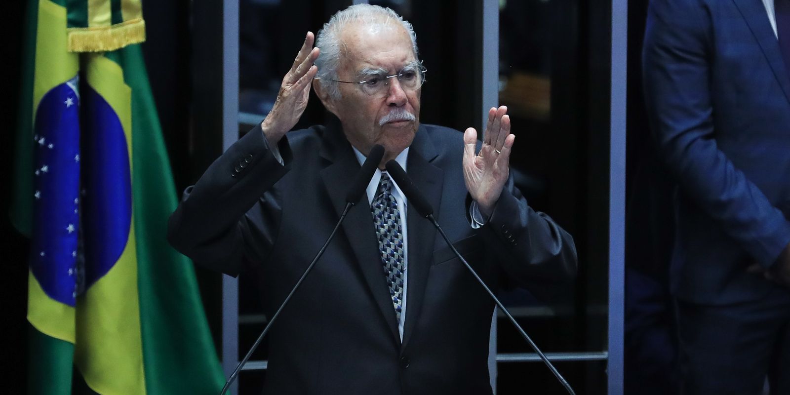 José Sarney é internado em UTI após procedimento abdominal