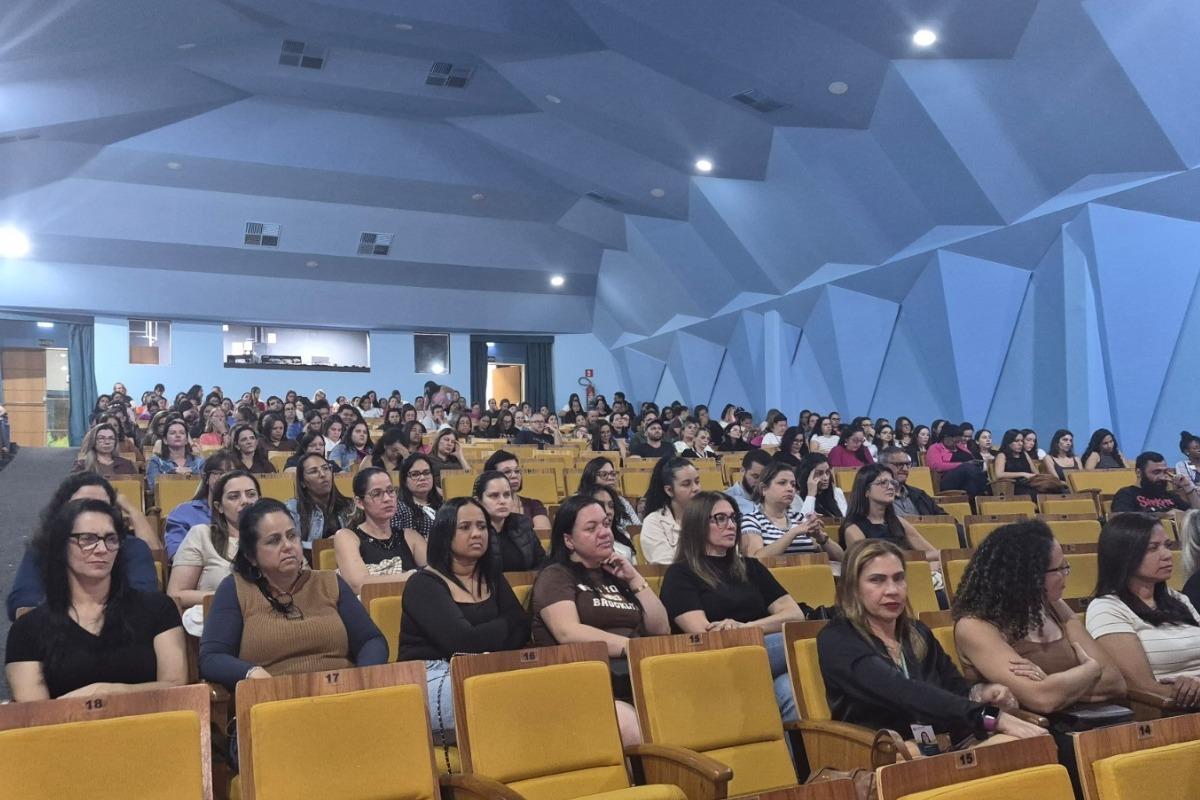 Lençóis Paulista valoriza mulheres na ciência durante evento com educadores