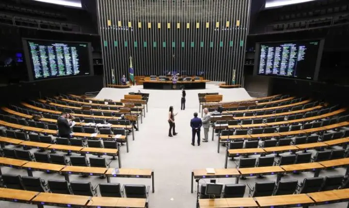 Câmara aprova regime de urgência para cinco projetos de lei