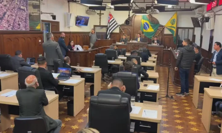Câmara pede revisão da concessão do lixo