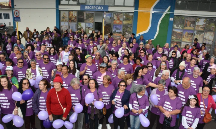 Caminhada marca encerramento do Junho Violeta em Lençóis