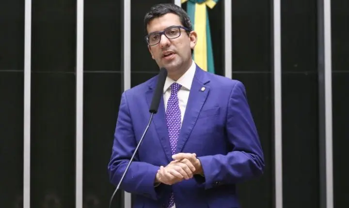 Comissão aprova redução gradual de microplásticos em cosméticos e itens de higiene