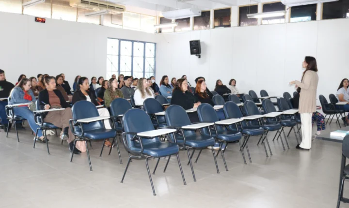 Formação fortalece equipes administrativas e melhora atendimento nas escolas municipais