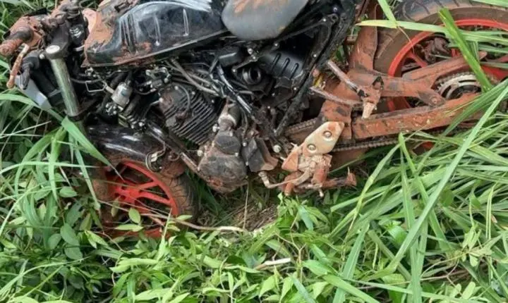 Polícia Militar recupera motocicleta roubada em área de mata próximo a Alfredo Guedes