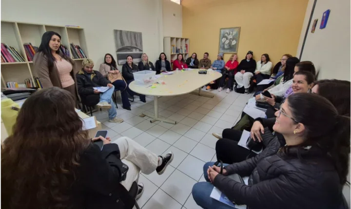 Professores reforçam habilidades socioemocionais para transformar a sala de aula