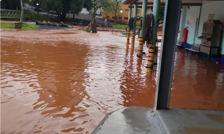 SAAE retoma tratamento de água após chuvas em Lençóis Paulista